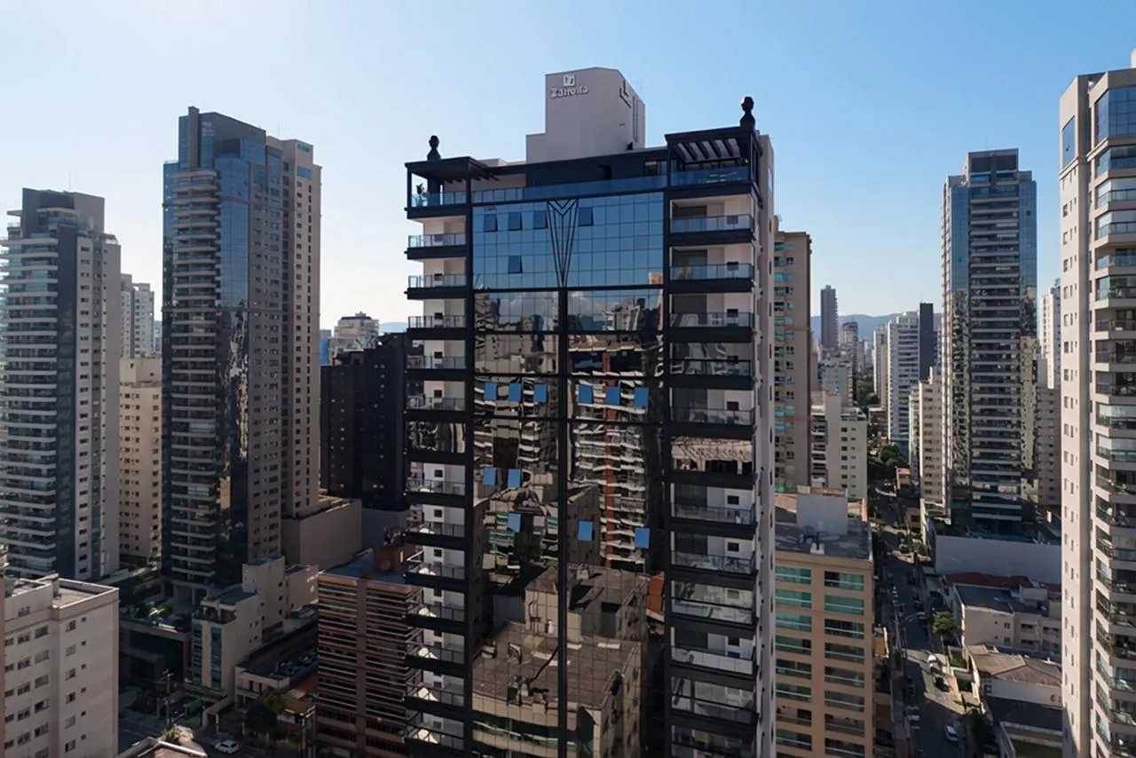 Foto de Apartamento à venda com 3 quartos, sendo 3 suítes, 3 vagas, 142m² no Meia Praia, Itapema