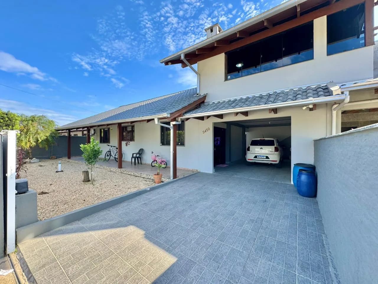 Foto de Casa à venda com 3 quartos, 4 vagas, 120m² no Gaspar Mirim, Gaspar