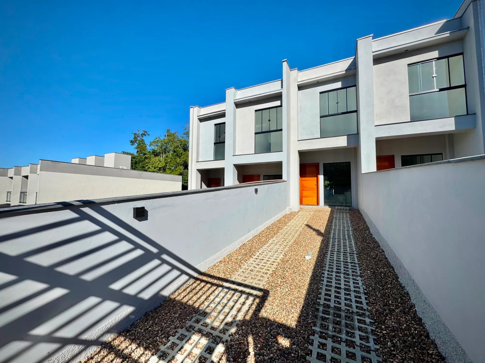 Foto de Casa à venda com 2 quartos, sendo 2 suítes, 2 vagas, 98m² no Badenfurt, Blumenau